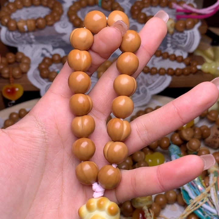 猴头核桃吊坠屁桃手持猫爪