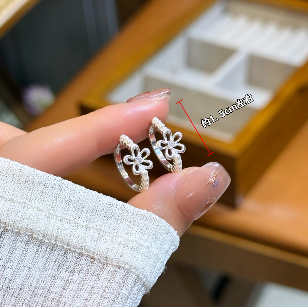 铜合金耳饰 2025精致简约镂空花朵耳扣耳环