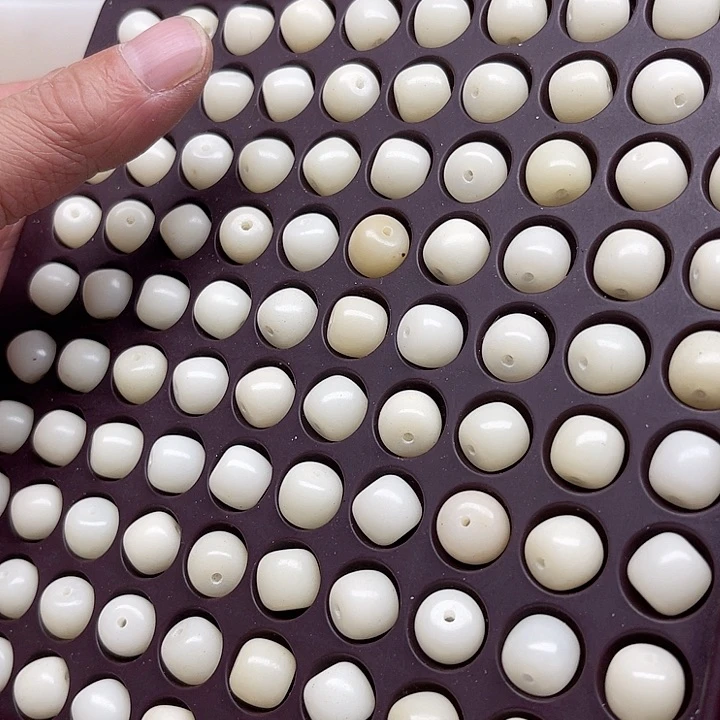 白玉菩提吊坠瑕疵11-10白玉桶珠100卡灯牌宠100颗