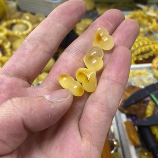 蜜蜡未镶嵌裸石多样性发货其一