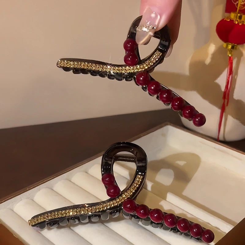 新年红色珠珠抓夹女高级感盘发夹后脑勺鲨鱼夹子轻奢气质发卡头饰