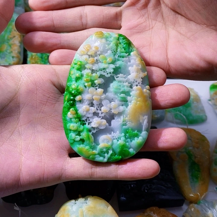 未镶嵌定制翡翠：****：翡翠