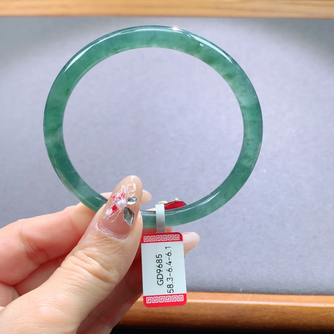 翡翠手镯未镶嵌天然翡翠手镯