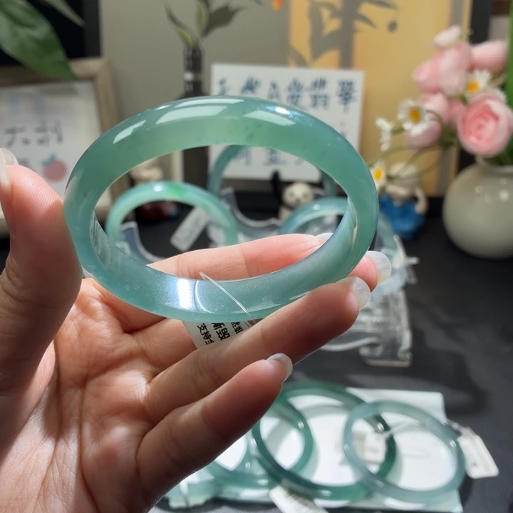 椿***榆翡翠未镶嵌手镯贵妃