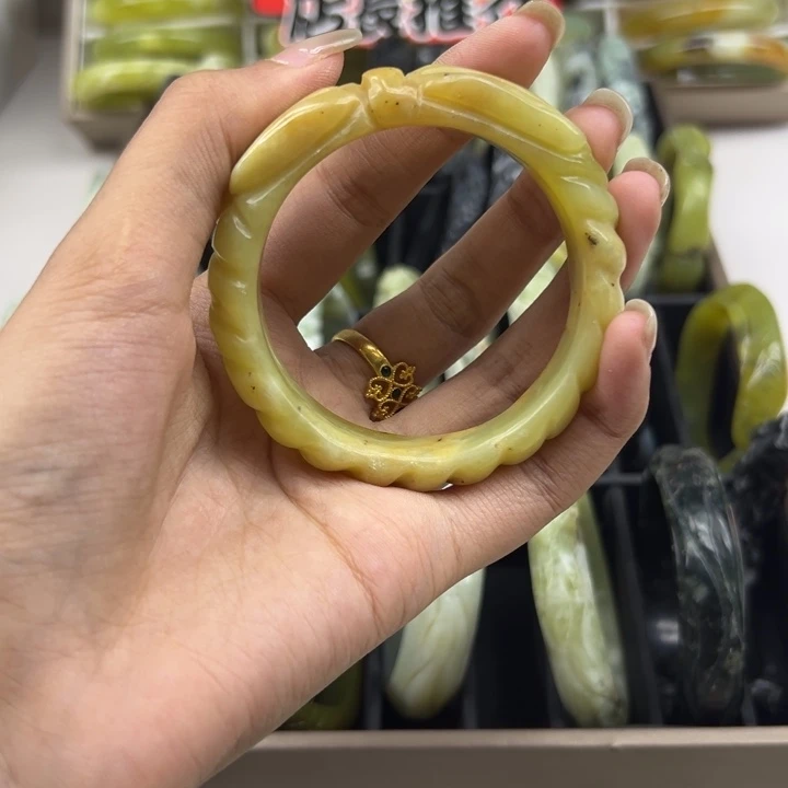 乔***玮蛇纹石玉未镶嵌手镯