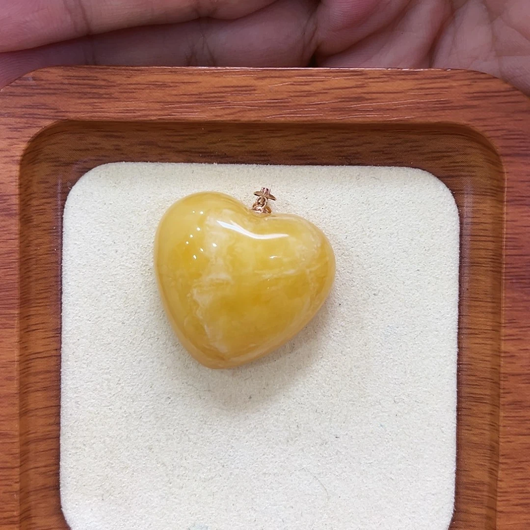 蜜蜡未镶嵌珠宝奇石