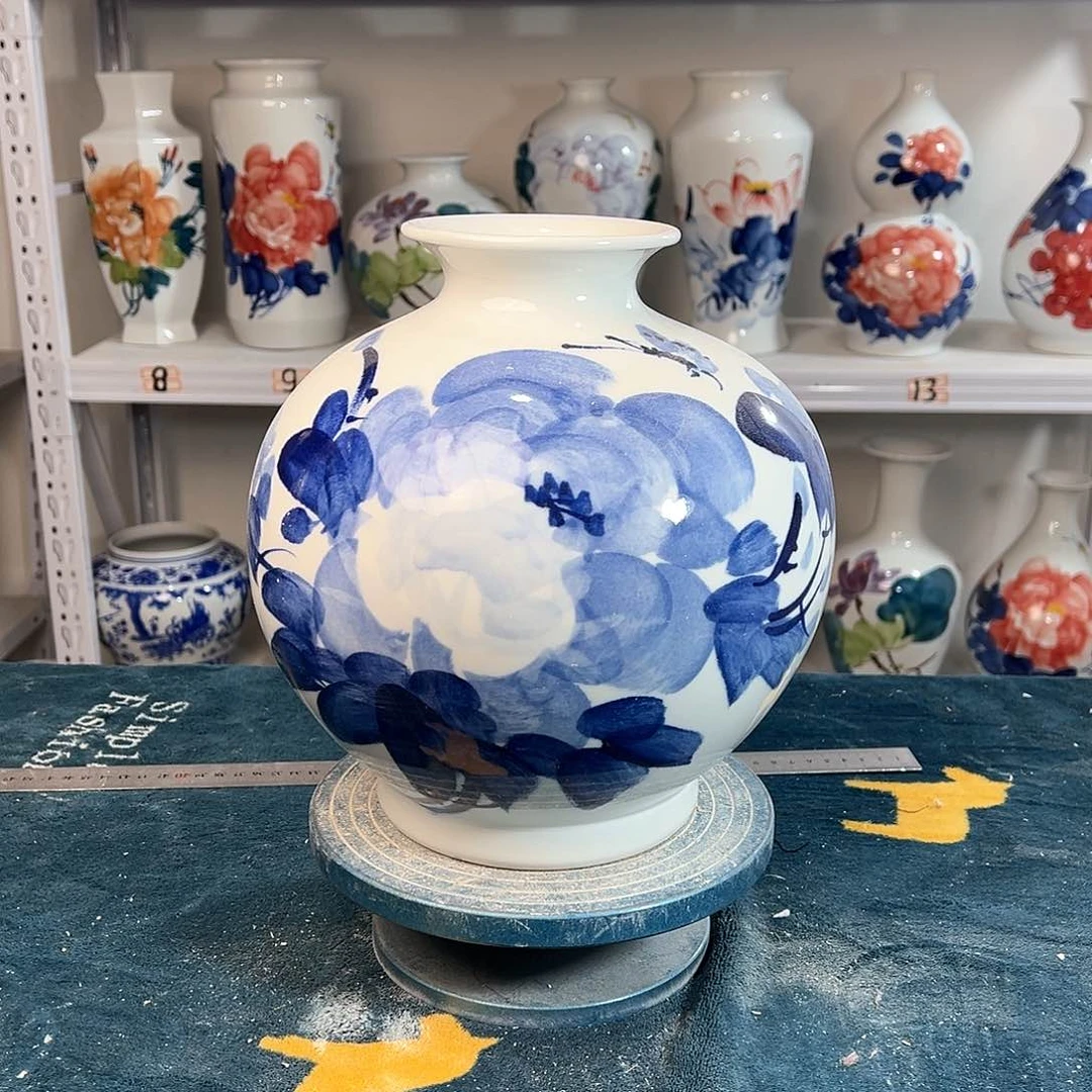 摆件景德镇陶瓷石青牡