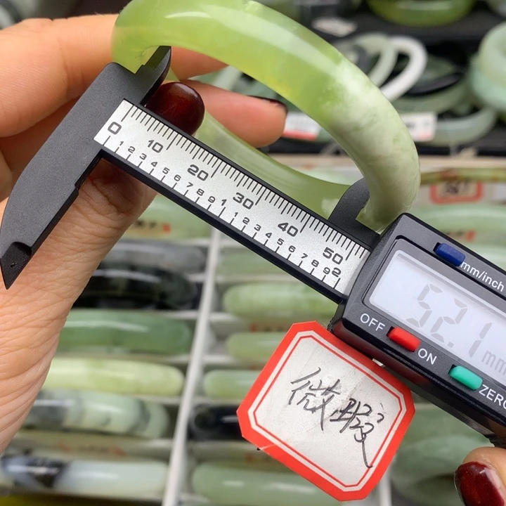 蛇纹石玉未镶嵌手镯390