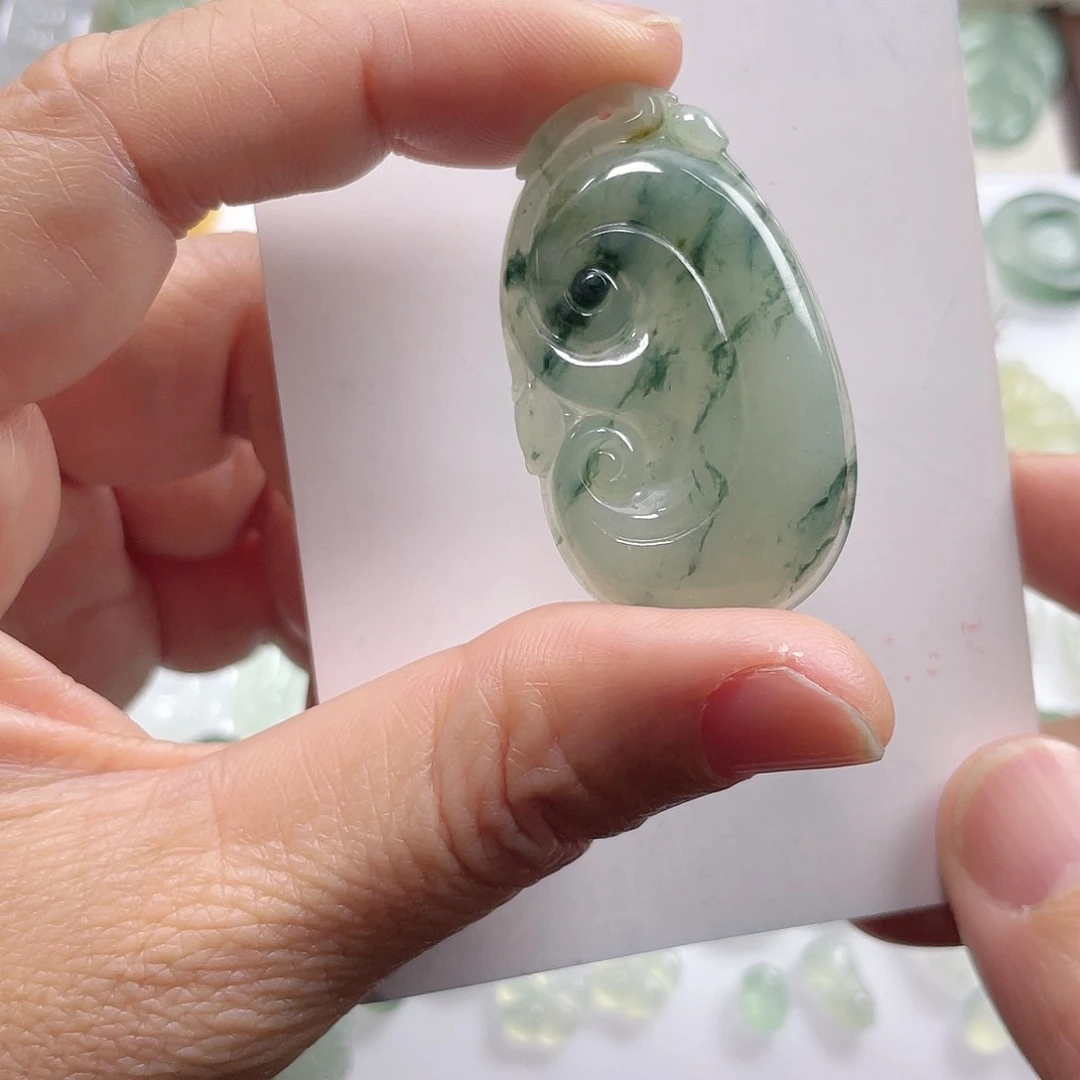 翡翠颈饰未镶嵌小***蓝如意