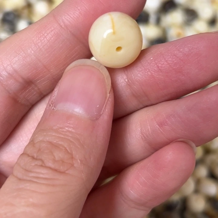 蜜蜡未镶嵌裸石12.8mm一个