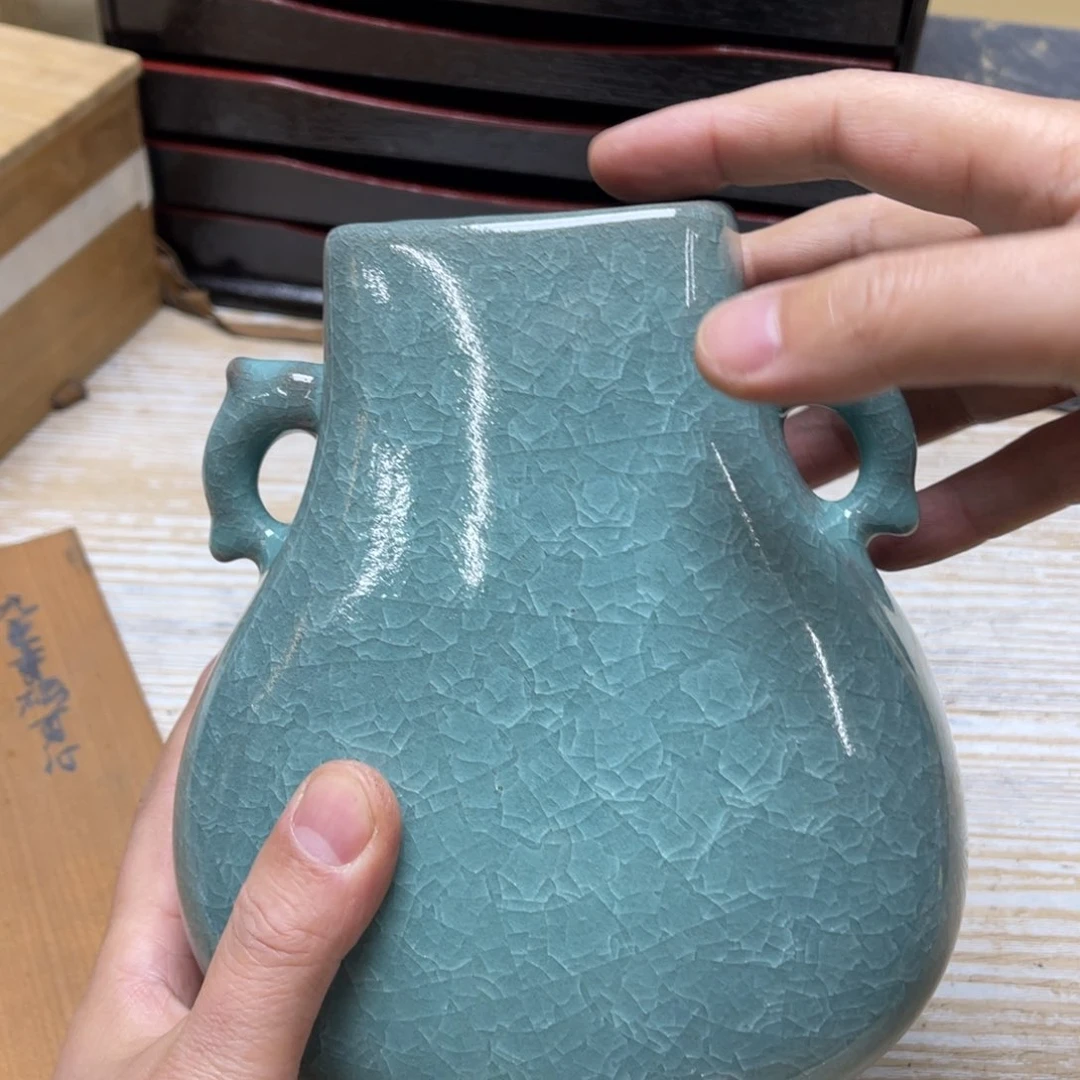 瓷片释*密密麻麻地排列着一个