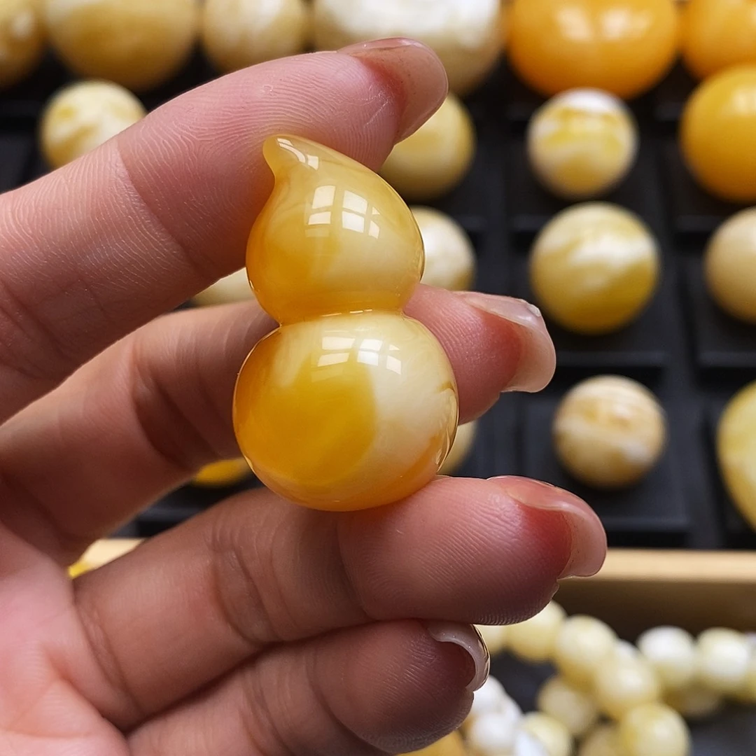 蜜蜡未镶嵌珠宝奇石