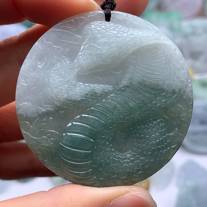 翡翠未镶嵌颈饰蛇牌有一天颜色线福利