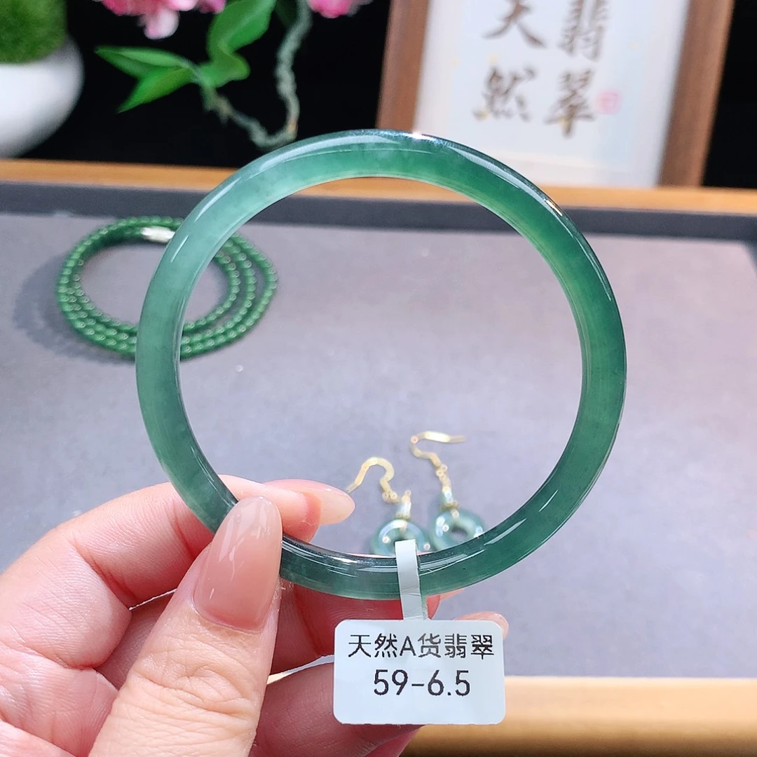 未镶嵌手镯（圆镯）翡翠