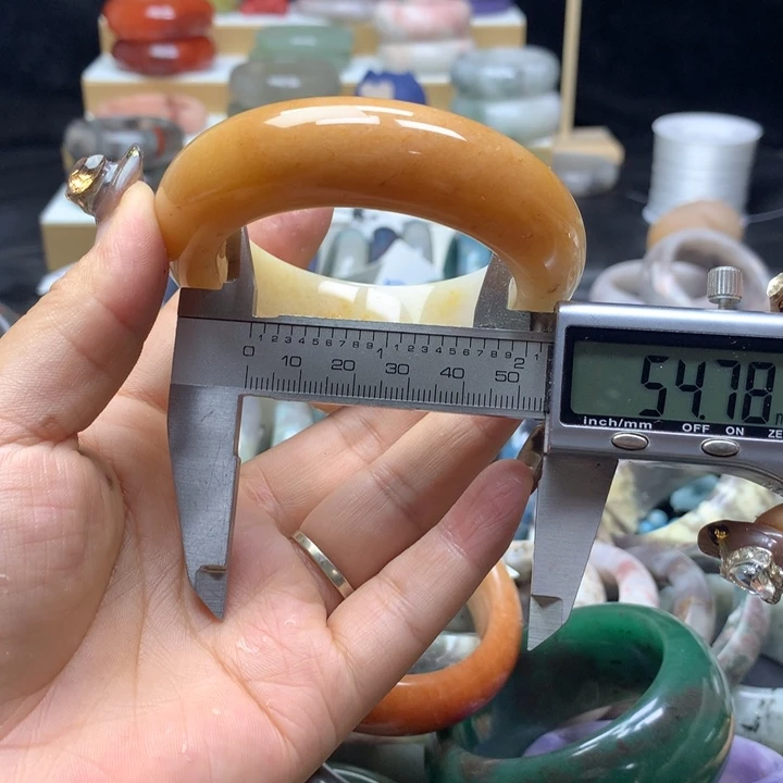 未镶嵌手镯石英质玉