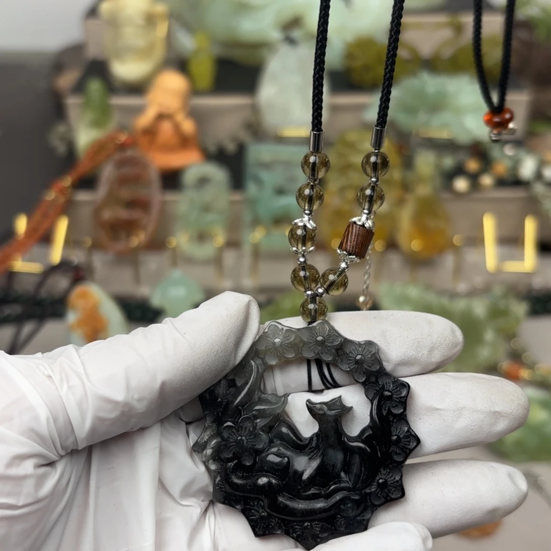 蛇纹石玉颈饰未镶嵌