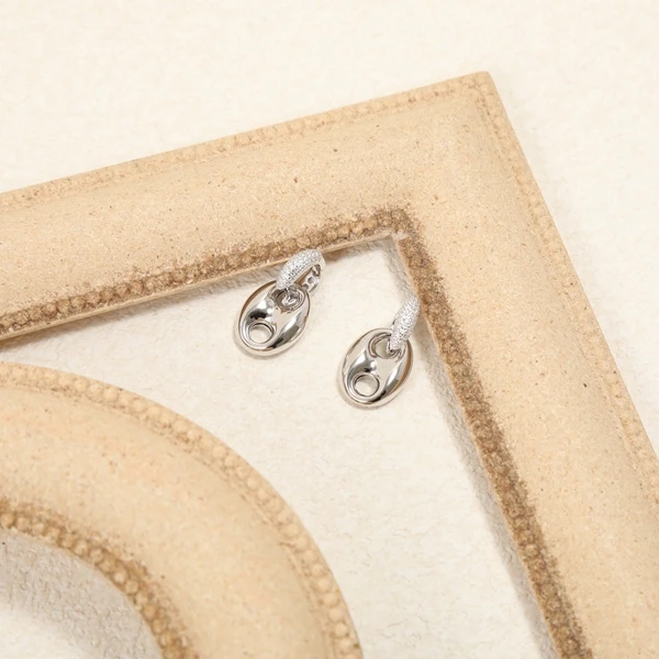 925银耳饰 梁雅帝新品【银阳光灿烂猪鼻子】时尚设计款气质纯银耳饰