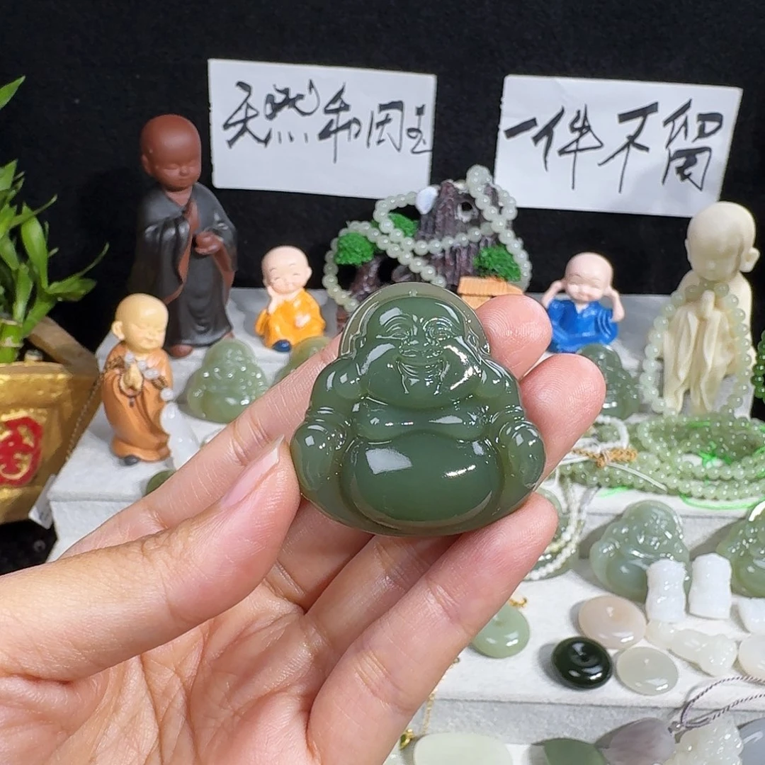 爱***妈和田玉未镶嵌颈饰