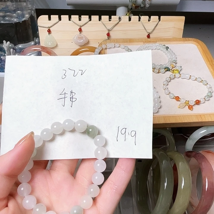 故***里石英质玉手镯合金322