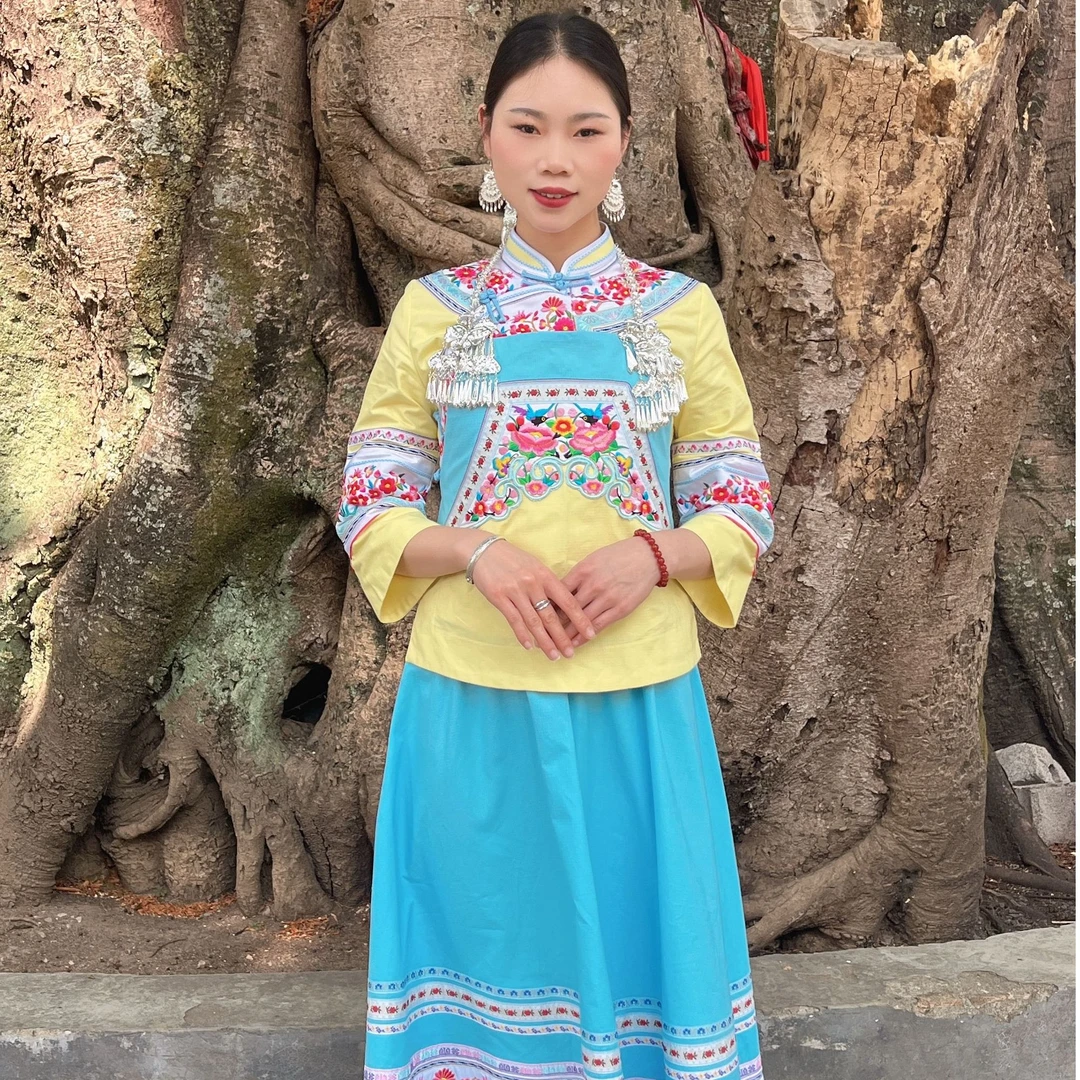 2025新款民族风女装少数民族刺绣舞蹈演出服日常民族服装女装爆款