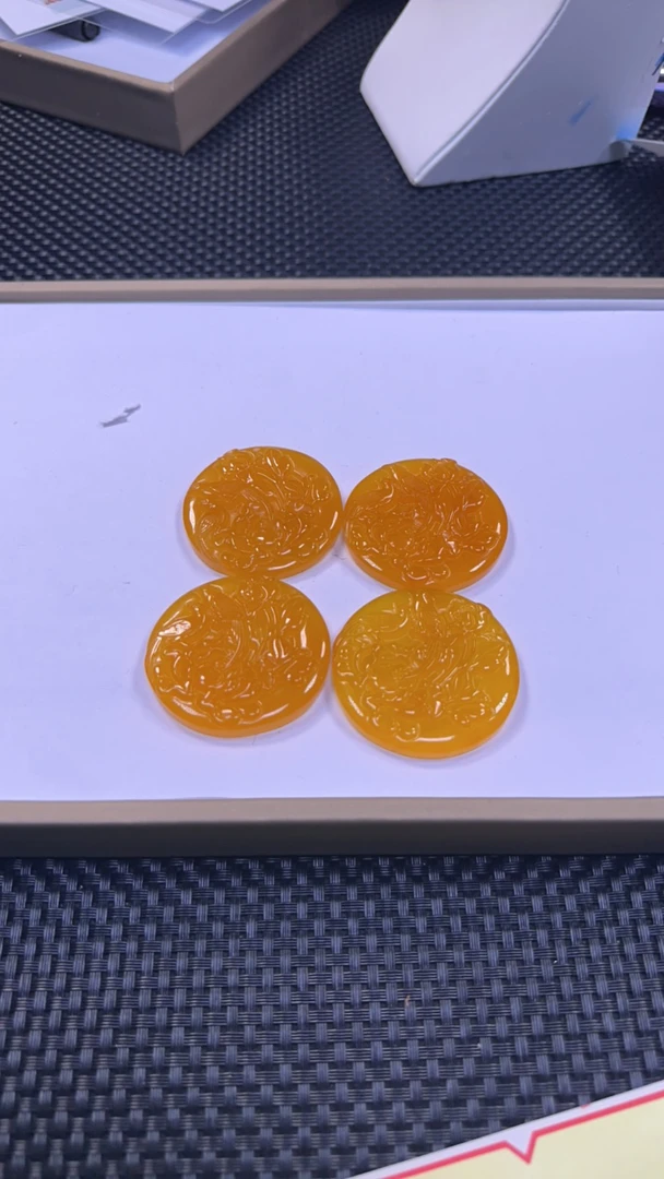 黄吊坠随机发一个L172