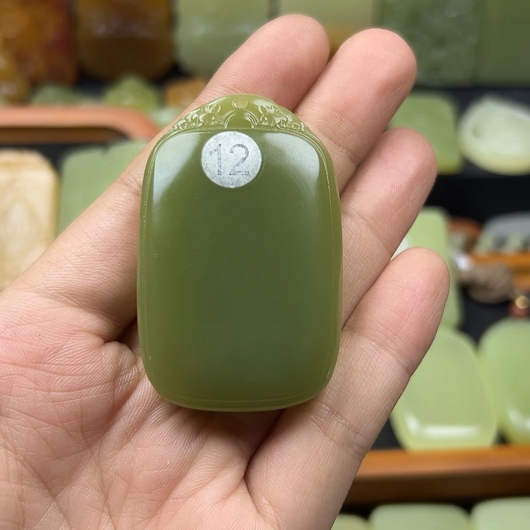 屿***.昆仑山料无事牌吊坠