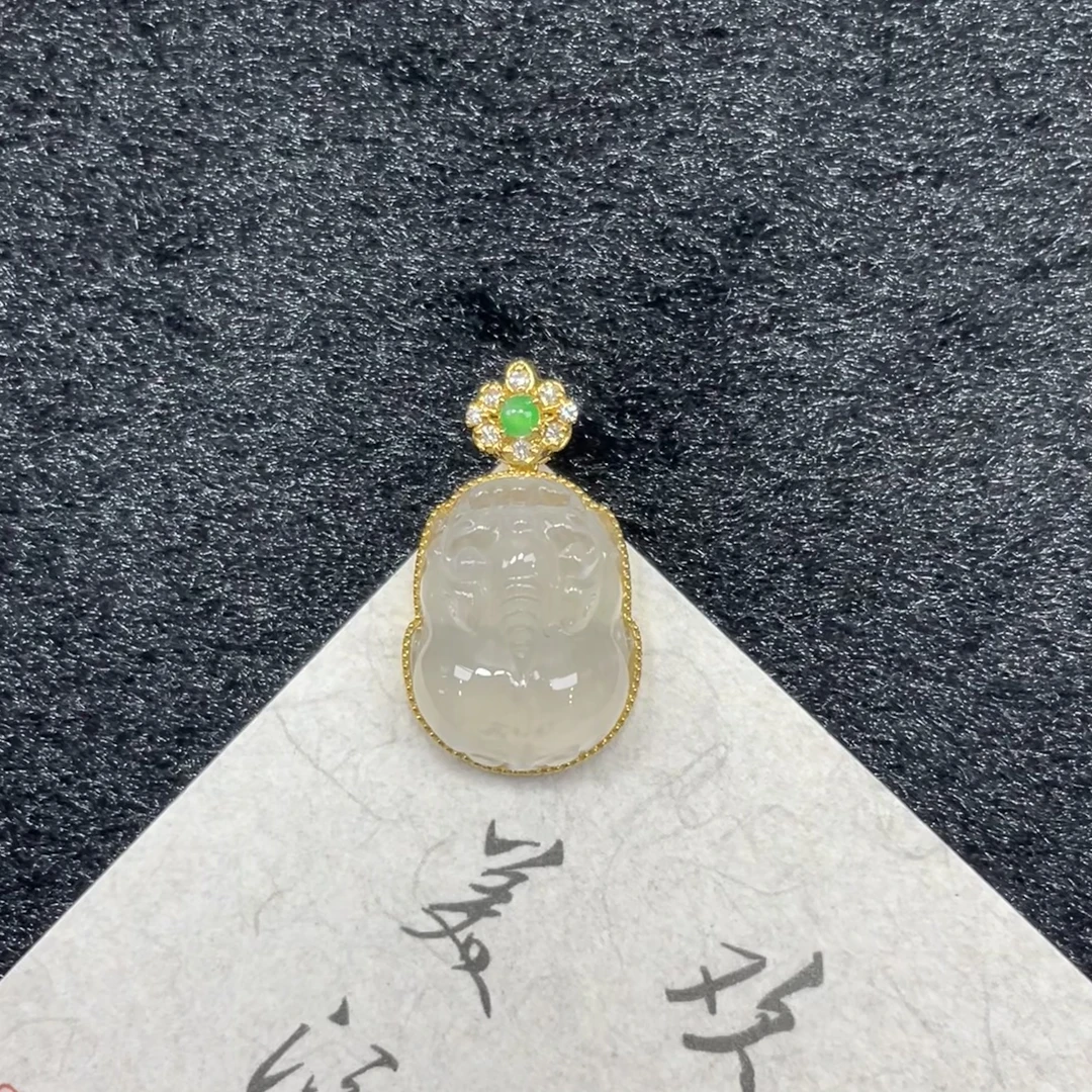 白冰貔貅—翡翠18K金镶嵌吊坠(赠链)