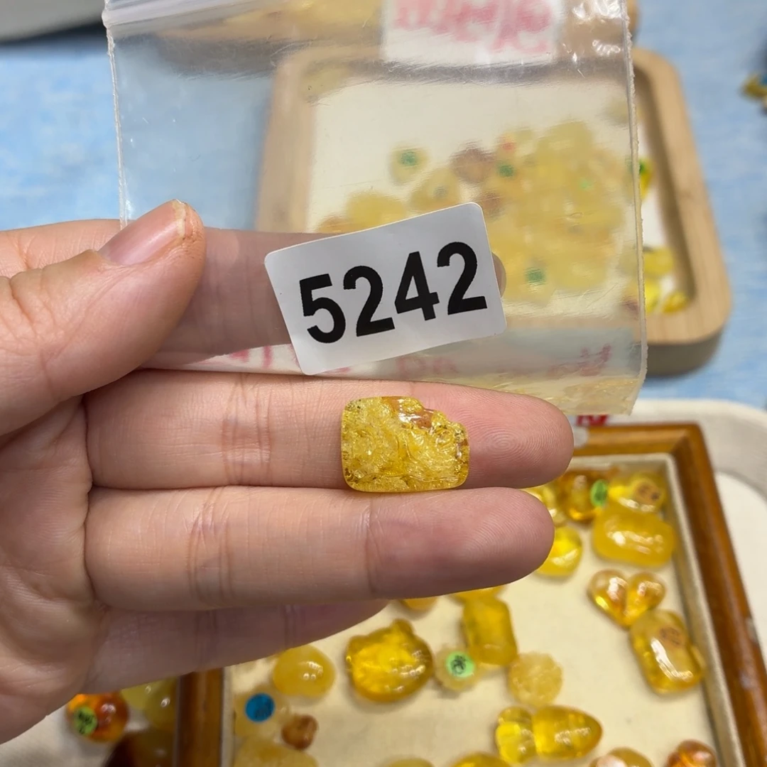 琥珀未镶嵌珠宝奇石