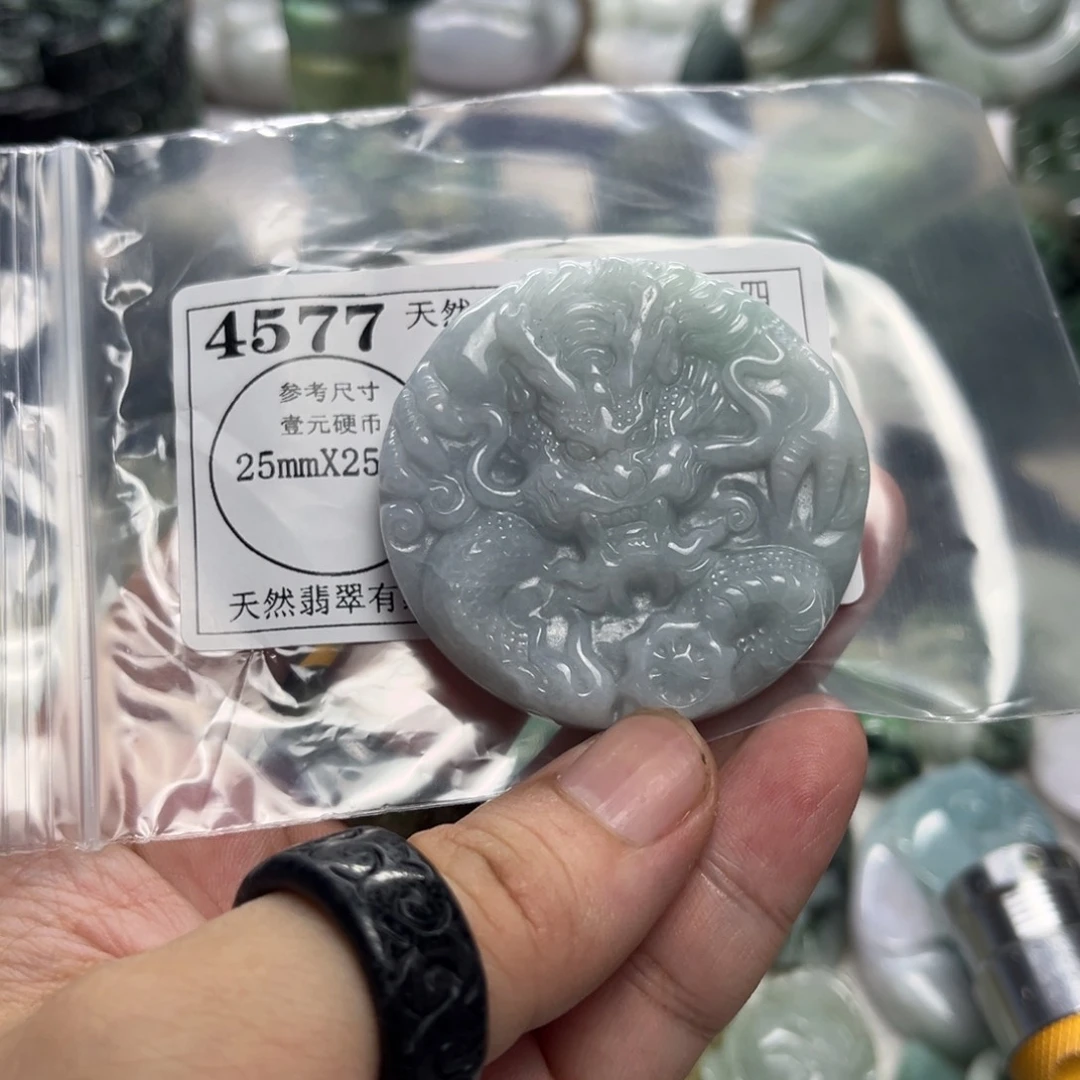 ひ***她翡翠未镶嵌颈饰4577