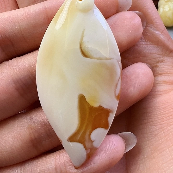未镶嵌蜜蜡珠宝奇石