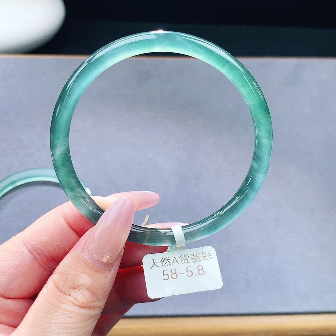 未镶嵌手镯（圆镯）翡翠