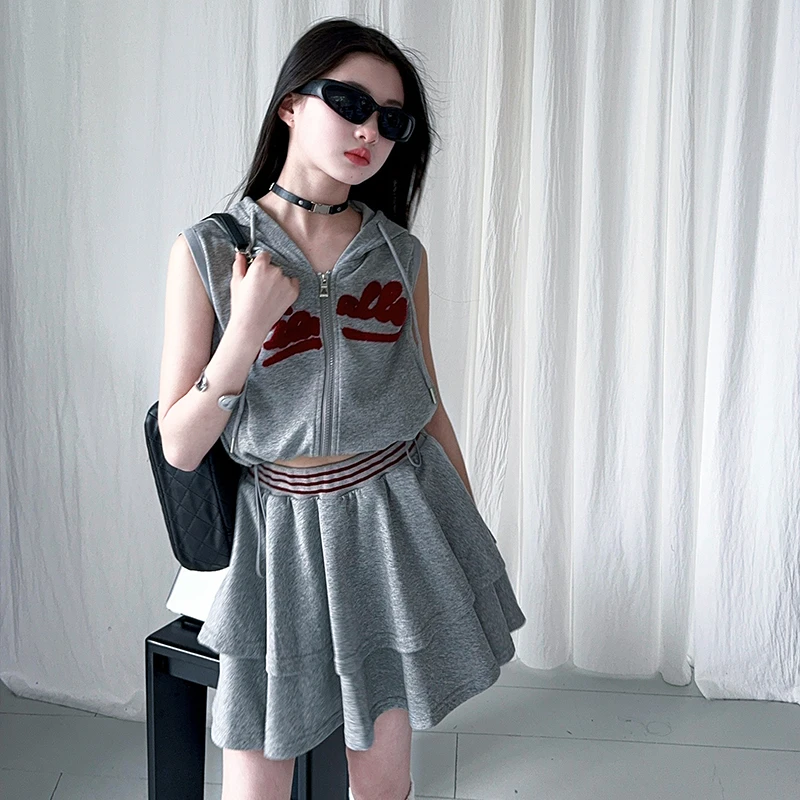 女童2025春夏新款夏日挂脖连帽无袖上衣撞色半身裙休闲运动套装