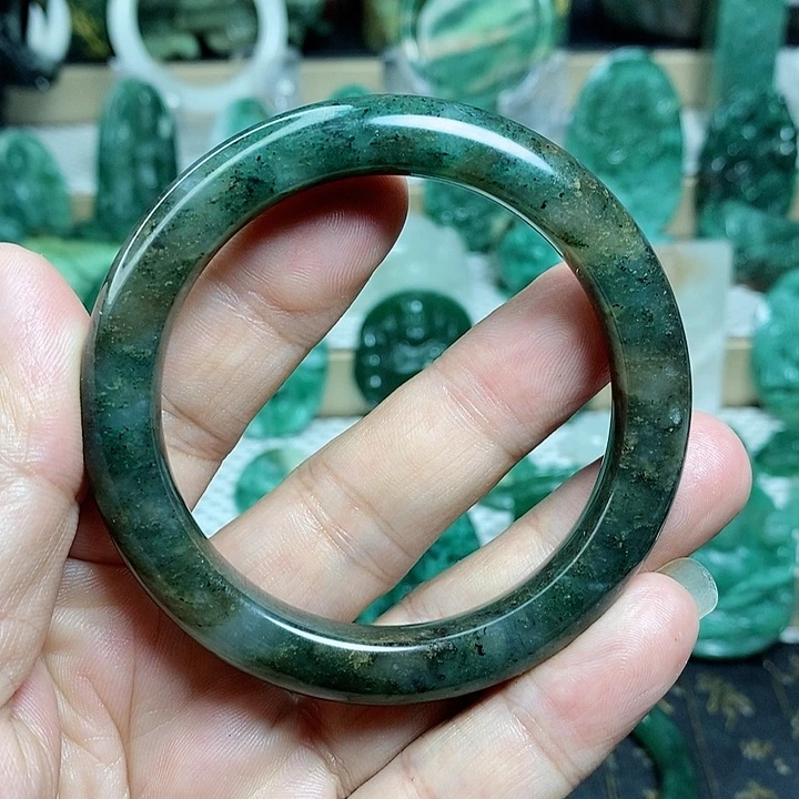 未镶嵌独山玉手镯