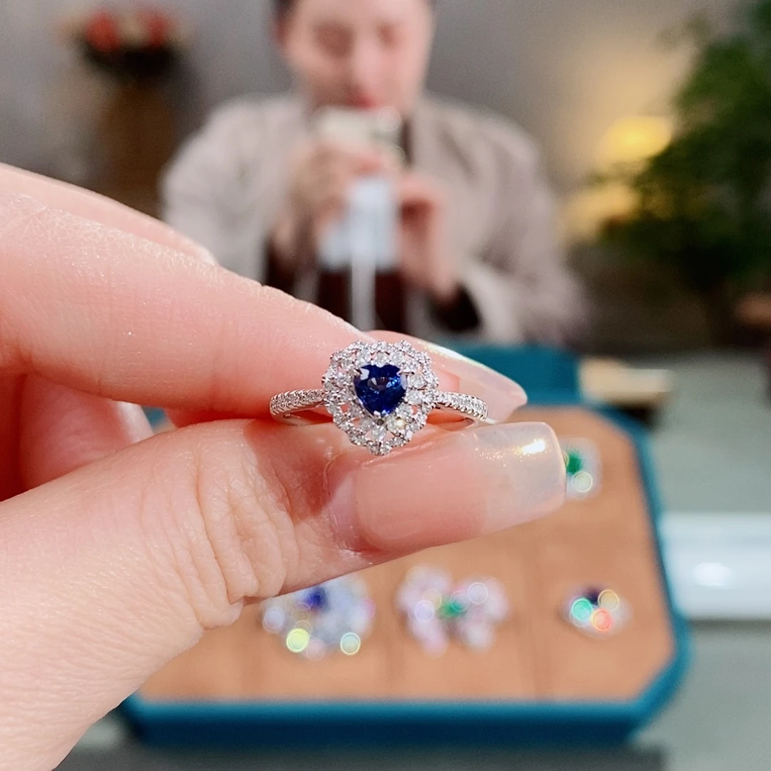 蓝宝石戒指18K金镶嵌0.4ct