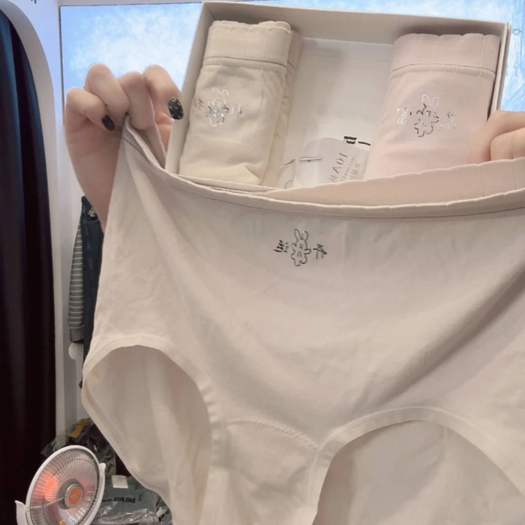 三醋酯纤维六福兔，内裤一盒三条b组