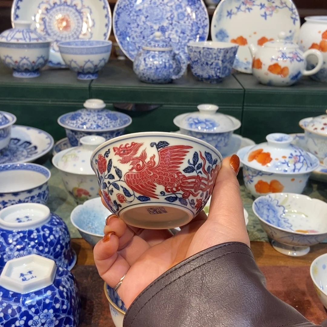 正绎堂青红缠枝双凤卧足杯