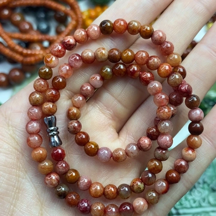 颈饰未镶嵌翡翠紫*。