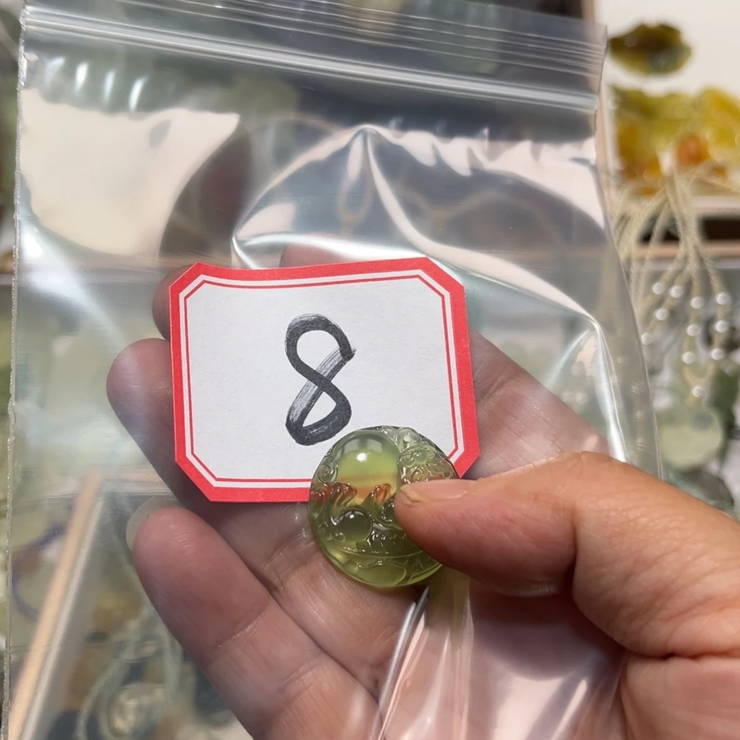 一***杨蛇纹石玉未镶嵌颈饰