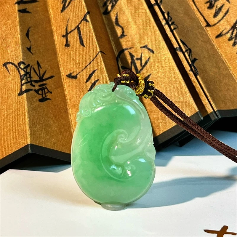 Colourful Yunnan/七彩云南糯冰种飘阳绿如意翡翠吊坠