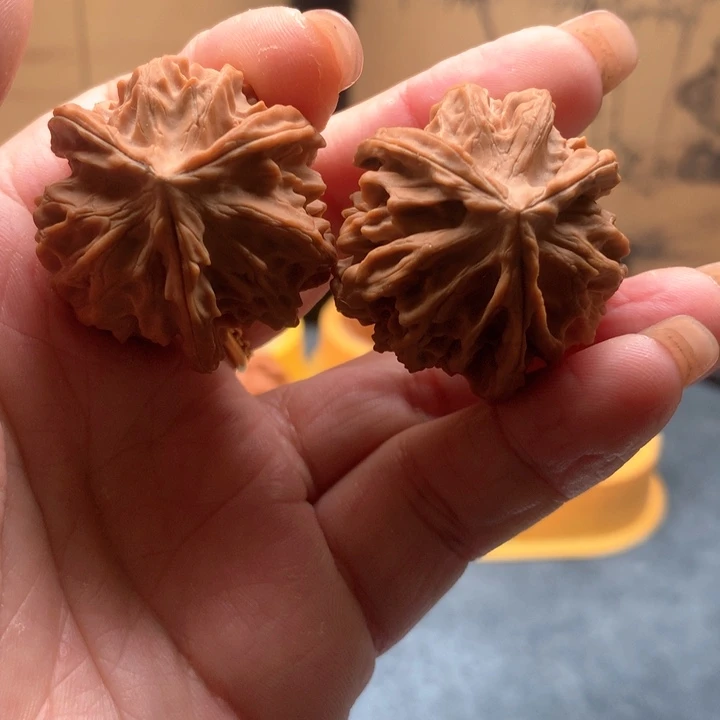 文玩核桃吊坠龙门涧三棱