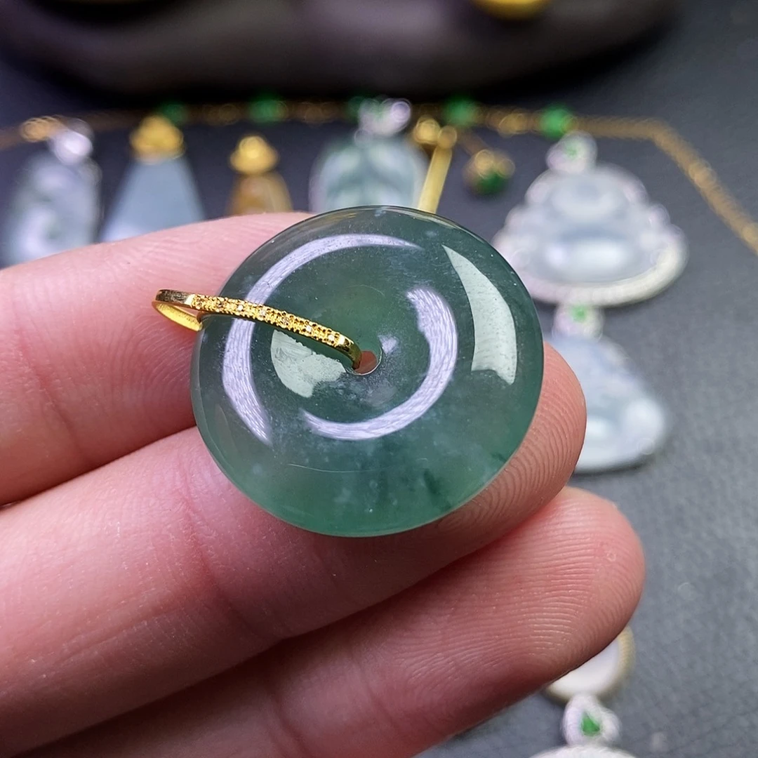 颈饰18K金镶嵌翡翠