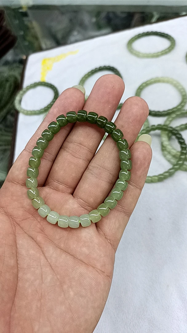 天然和田玉晴水渐变圆珠。直切。老型珠女士手串《多样性发一》