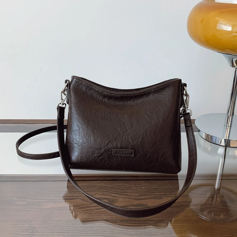 超火流行爆款包包女2025年春夏新款腋下包上班通勤小众单肩斜挎包