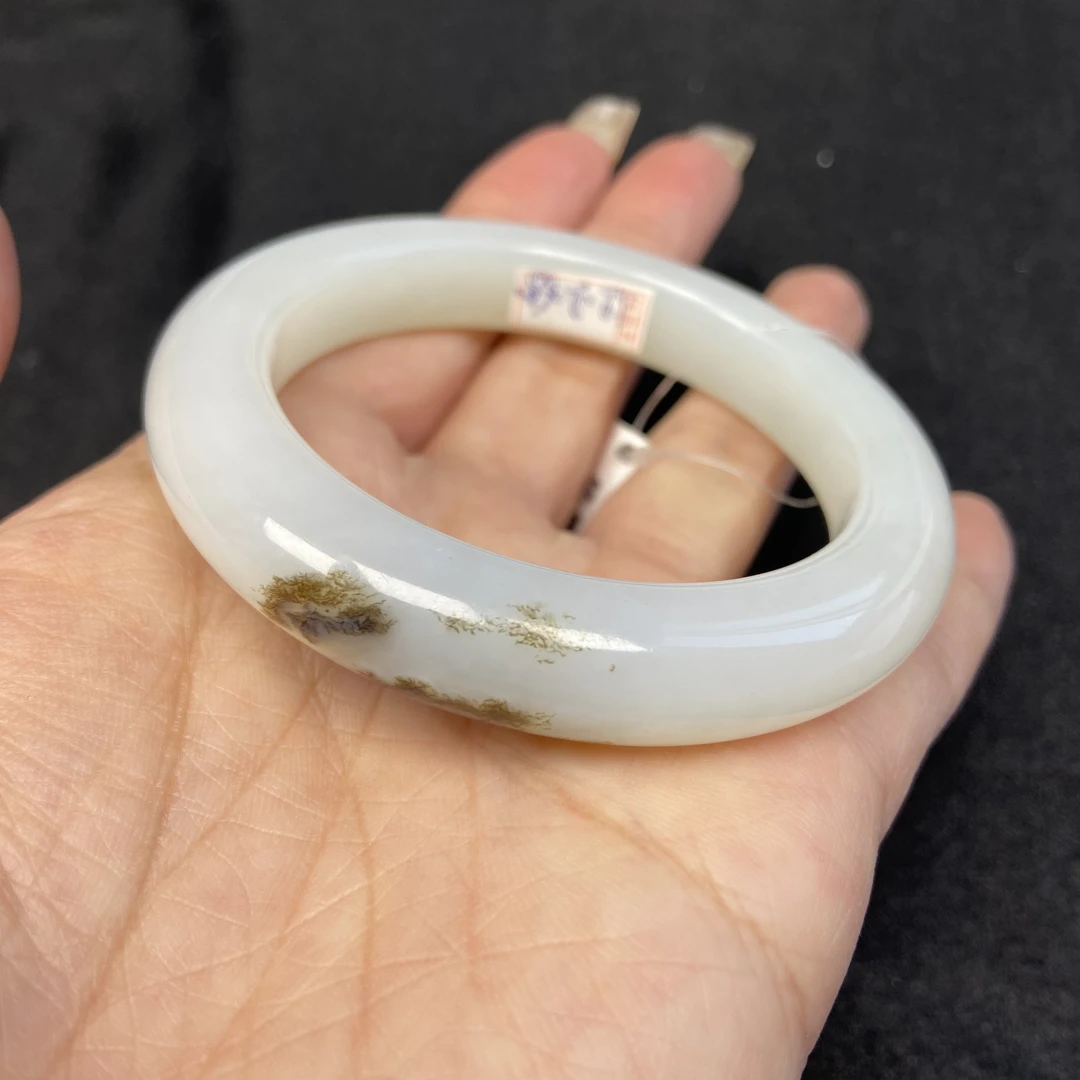 天然和田玉黑皮糖白5051正装手镯