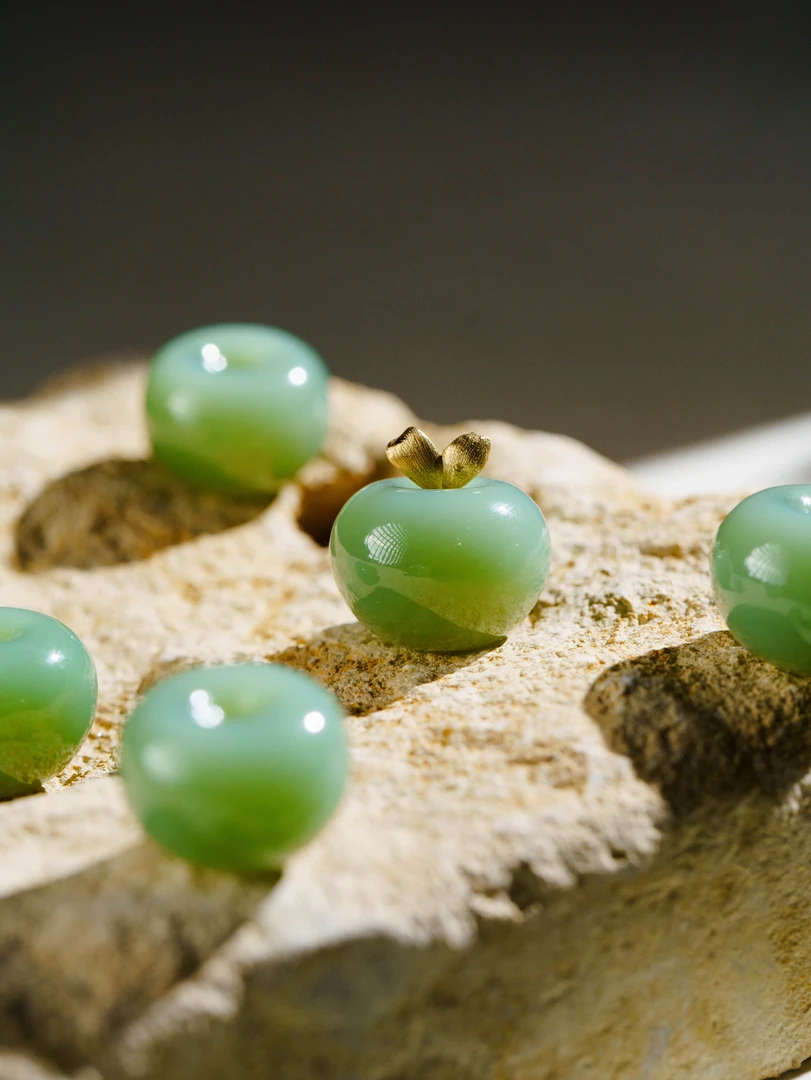 【新人必入】18k金粉青和田玉苹果吊坠（多样性发其一） D3308