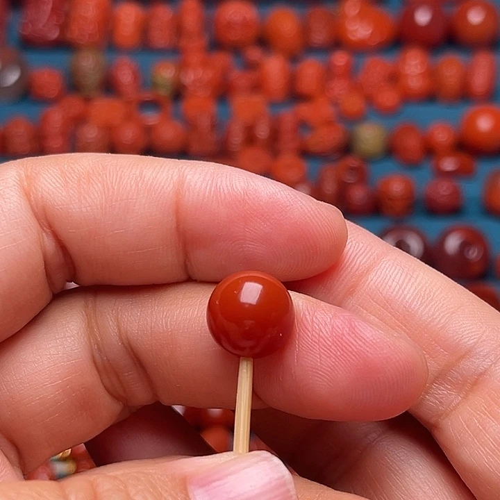 莱****未镶嵌配饰南红玛瑙11.2