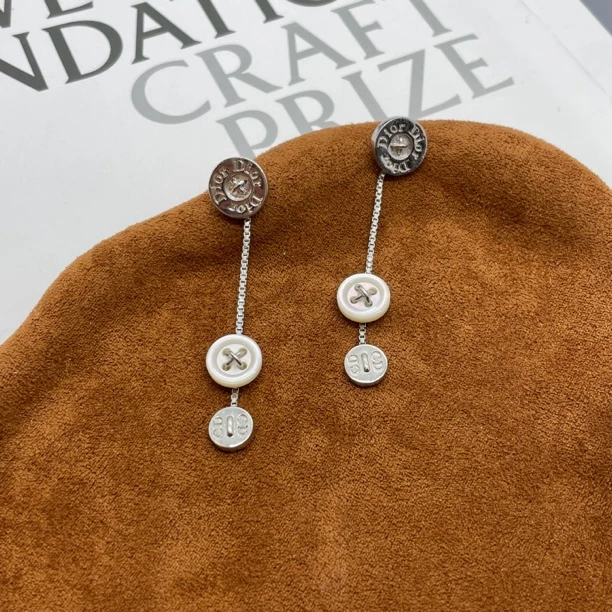 95新 DIOR/迪奥 银色纽扣耳钉/d02140