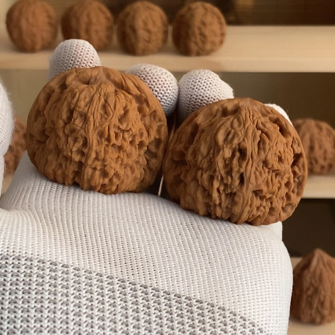 文玩核桃吊坠45尺南将石，蚂蚁拉丝，全品