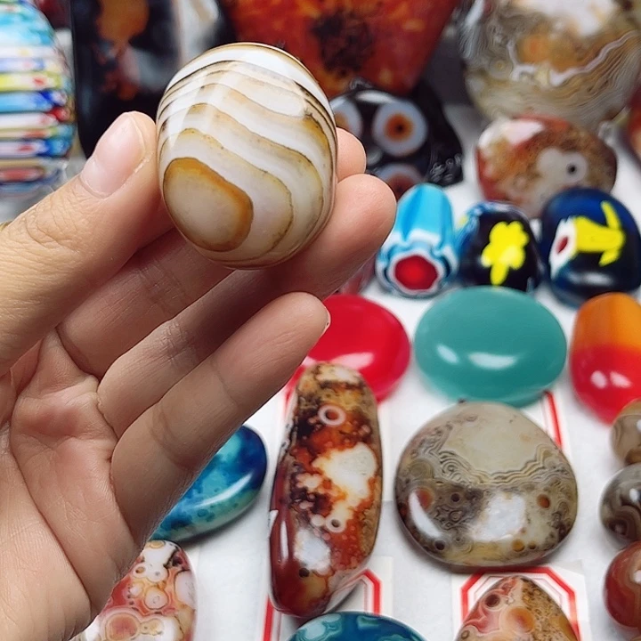 玛瑙/玉髓未镶嵌珠宝奇石