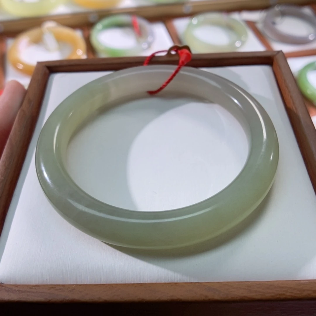 【闪购商品】未镶嵌手镯和田玉（翠青玉）